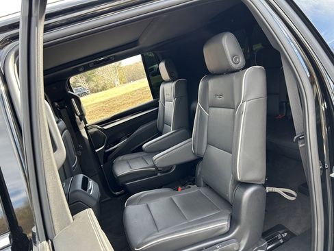 Used 2025 Cadillac Escalade ESV Premium Luxury image 46