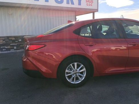 Used 2025 Toyota Camry LE FWD image 11