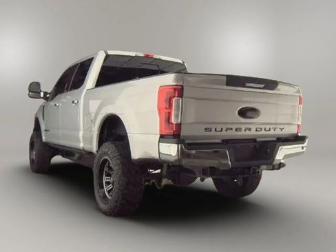 Used 2017 Ford F250 Lariat w/ Chrome Package image 7