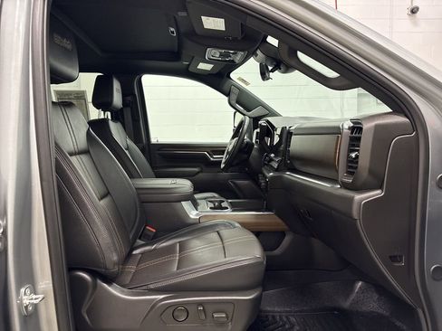 Used 2024 Chevrolet Silverado 3500 High Country w/ High Country Premium Package image 40