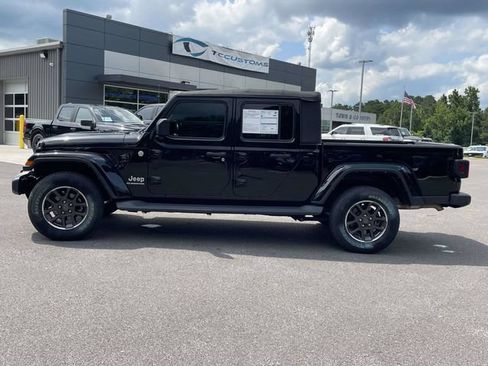 Used 2022 Jeep Gladiator Overland w/ Cold Weather Group AWD/4WD image 25