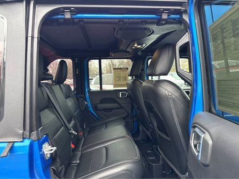 Used 2021 Jeep Wrangler Unlimited Sahara w/ Cold Weather Group image 9