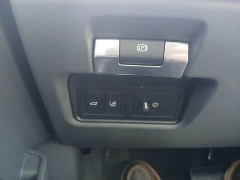 Used 2020 Jaguar E-PACE SE image 31