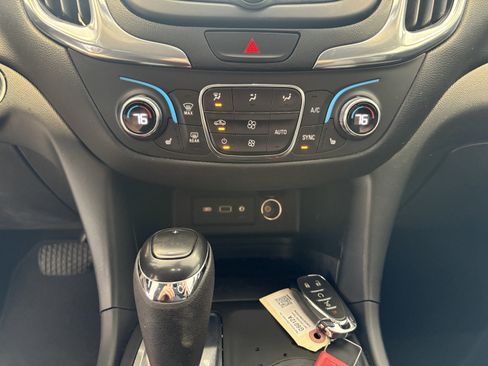 Used 2021 Chevrolet Equinox LT image 14