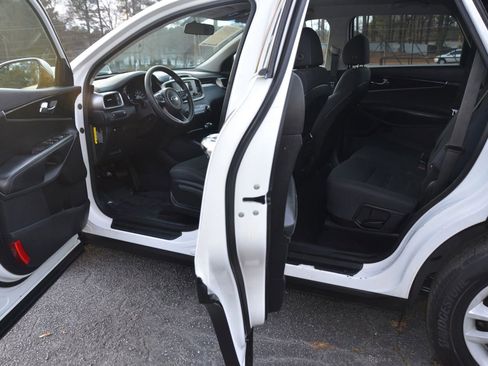 Used 2018 Kia Sorento LX image 44