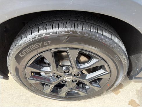 Used 2025 Honda HR-V Sport image 9