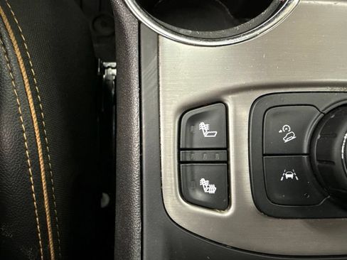 Used 2024 GMC Terrain AT4 AWD/4WD image 32