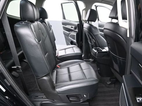 Used 2024 Kia Telluride SX w/ Towing Package FWD image 12