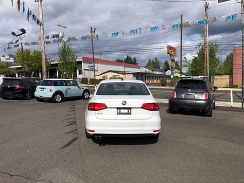 Used 2015 Volkswagen Jetta S image 5