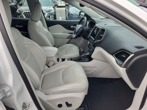 Used 2021 Jeep Cherokee Latitude Lux w/ Sun & Sound Group image 7