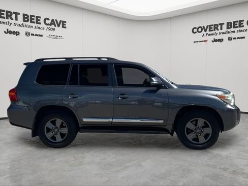 Used 2013 Toyota Land Cruiser Base image 11
