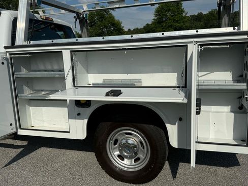 Used 2016 Ford F250 XL w/ Power Equipment Group RWD image 5