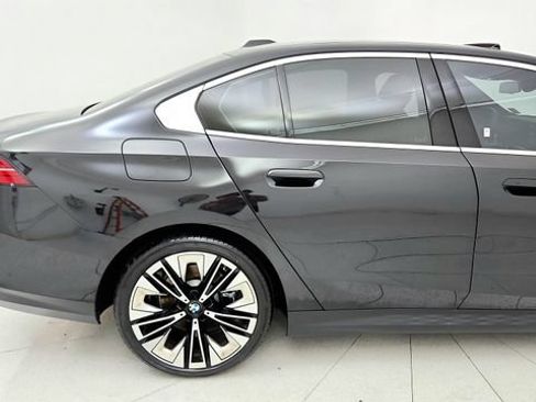 Used 2026 BMW 530i RWD image 15