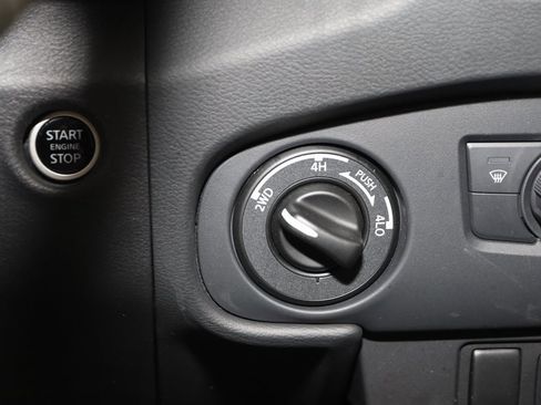 Used 2024 Nissan Frontier PRO-4X w/ Technology Package image 29