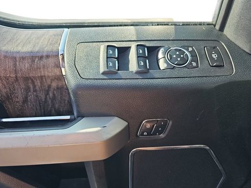Used 2017 Ford F250 Lariat w/ Lariat Value Package AWD/4WD image 26
