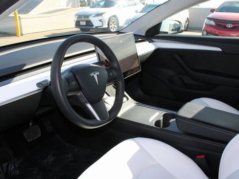 Used 2021 Tesla Model 3 Standard Range Plus image 12