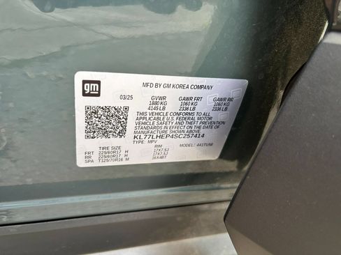 Used 2025 Chevrolet Trax LT w/ LT Convenience Package FWD image 23