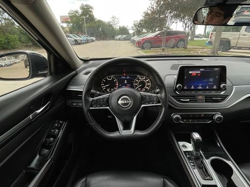 Used 2024 Nissan Altima 2.5 SR FWD image 12