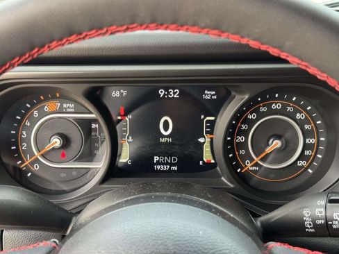 Used 2024 Jeep Wrangler Unlimited Rubicon AWD/4WD image 14