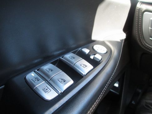 Used 2022 BMW 740i xDrive w/ Premium Package image 24