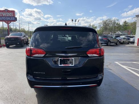 Used 2018 Chrysler Pacifica Touring-L Plus FWD image 6