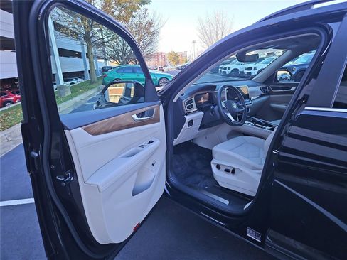 New 2026 Volkswagen Atlas SE image 11