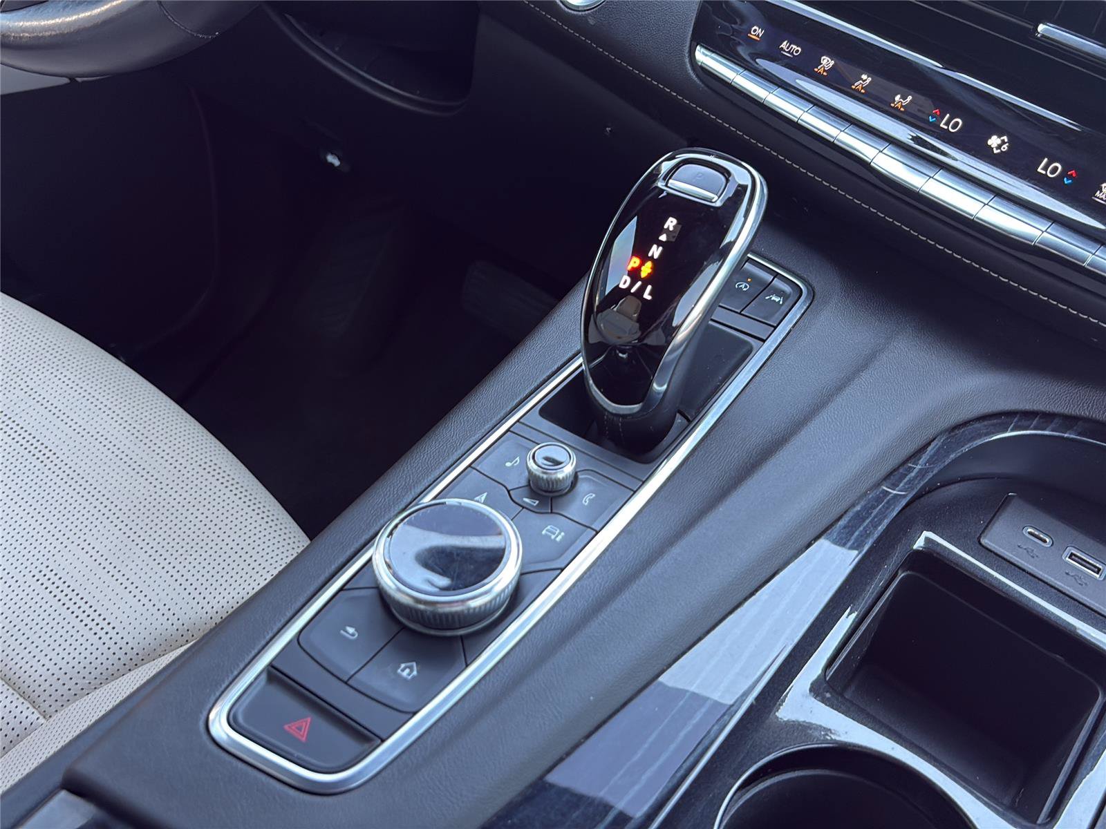 Used 2022 Cadillac Escalade ESV Sport AWD/4WD image 19