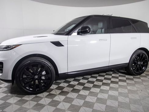 Used 2025 Land Rover Range Rover Sport SE AWD/4WD image 9