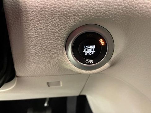 Used 2024 Chrysler Pacifica Touring-L image 24