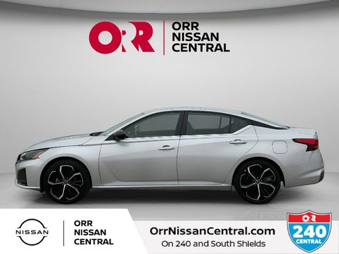 Used 2024 Nissan Altima 2.5 SR FWD image 8