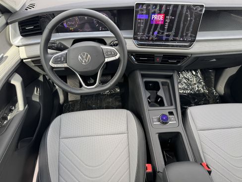 New 2025 Volkswagen Tiguan SE image 14