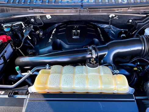 Used 2018 Lincoln Navigator L Select w/ Technology Package image 32