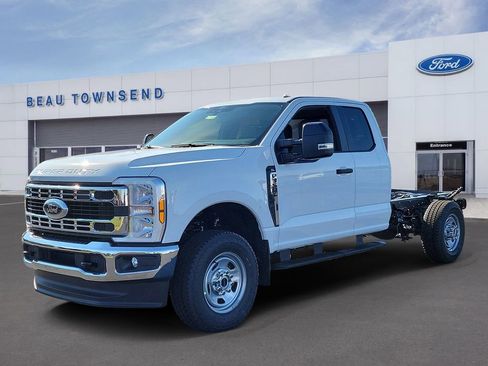 New 2026 Ford F350 XL w/ XL Chrome Package image 2