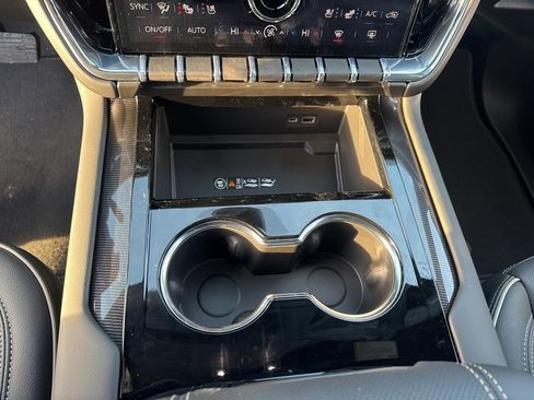 New 2026 GMC Yukon XL Elevation w/ Elevation Premium Package image 18