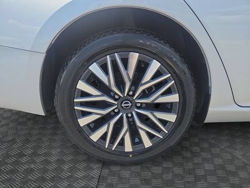 Used 2024 Nissan Altima 2.5 SV FWD image 34