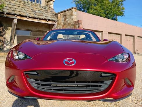 Used 2020 MAZDA MX-5 Miata RF Grand Touring RWD image 5