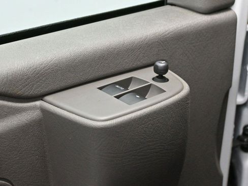 Used 2024 GMC Savana 2500 w/ Driver Convenience Package image 12