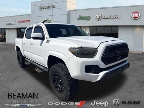Used 2020 Toyota Tacoma SR AWD/4WD image 1
