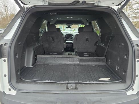 Used 2023 Chevrolet Traverse LT image 15