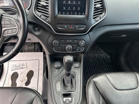 Used 2021 Jeep Cherokee Latitude Plus w/ Mopar Interior Package image 13