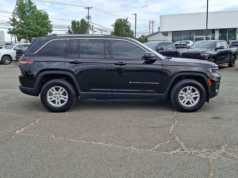 Used 2023 Jeep Grand Cherokee Laredo AWD/4WD image 10