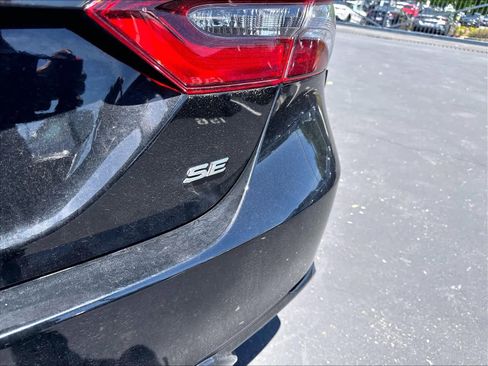 Used 2022 Toyota Camry SE FWD image 24