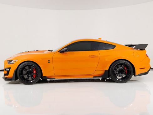 Used 2021 Ford Mustang Shelby GT500 w/ Carbon Fiber Track Pack RWD image 6