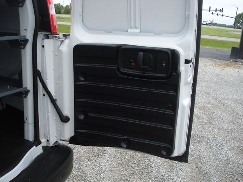 Used 2021 Chevrolet Express 2500 RWD image 23