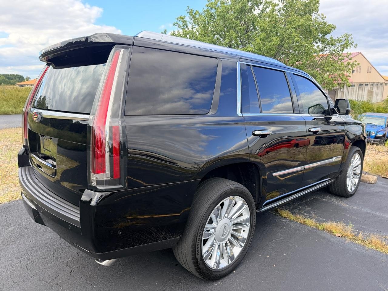 Used 2018 Cadillac Escalade Platinum AWD/4WD image 7