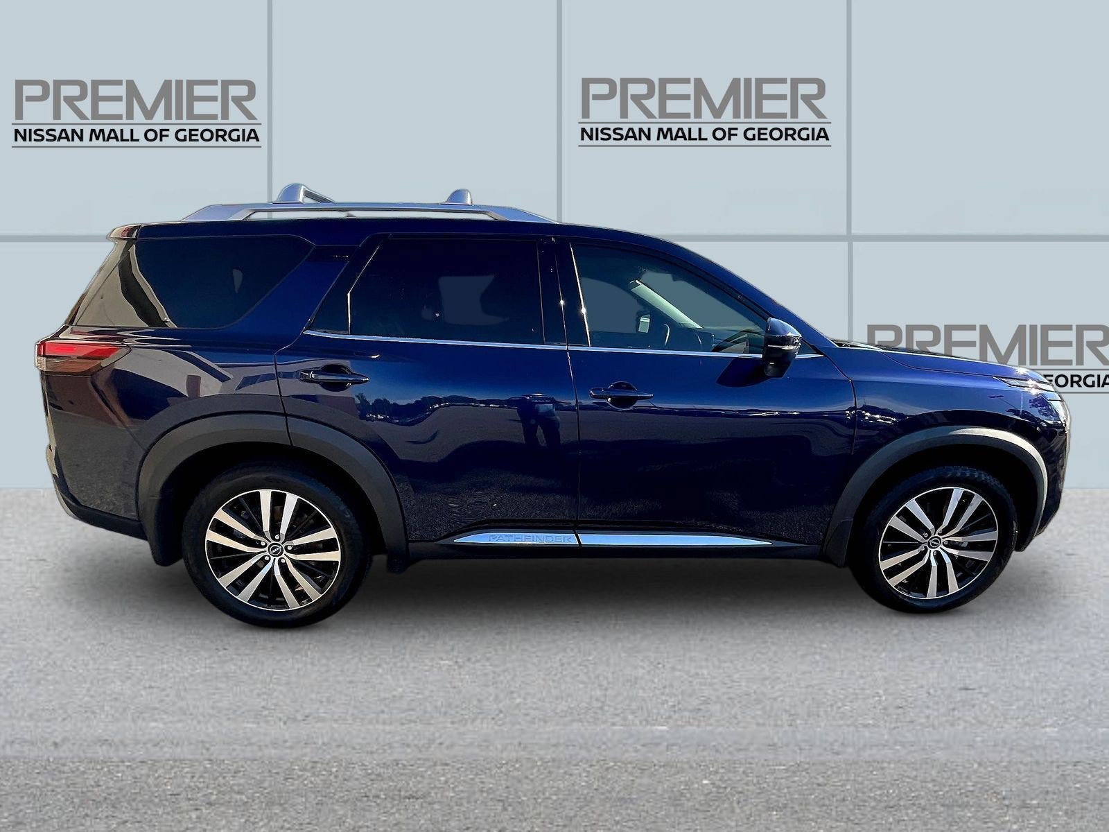Certified 2023 Nissan Pathfinder Platinum w/ Cargo Package AWD/4WD image 8