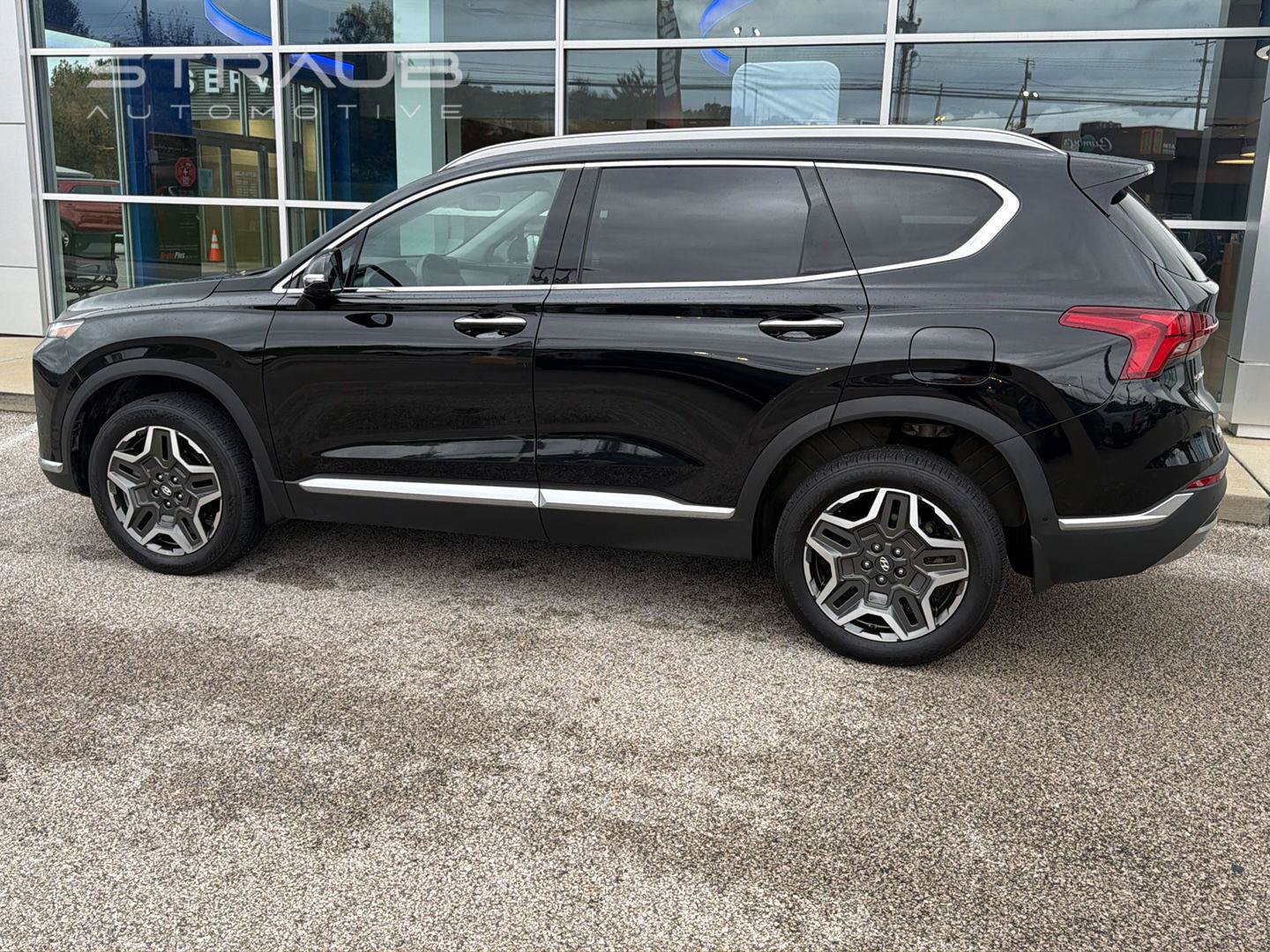 Used 2023 Hyundai Santa Fe Limited w/ Cargo Package AWD/4WD image 11