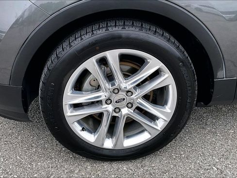 Used 2017 Ford Explorer XLT w/ Equipment Group 202A FWD image 11