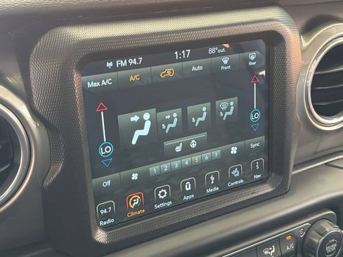 Used 2018 Jeep Wrangler Unlimited Sahara w/ Dual Top Group AWD/4WD image 8