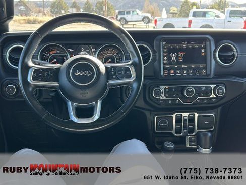 Used 2020 Jeep Wrangler Unlimited Sahara image 12